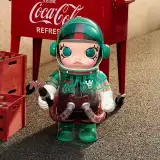 POP MART-MEGA SPACE MOLLY 1000% Iconic Coca-Cola - Banner 2