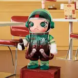 POP MART-MEGA SPACE MOLLY 1000% Iconic Coca-Cola - Banner 1