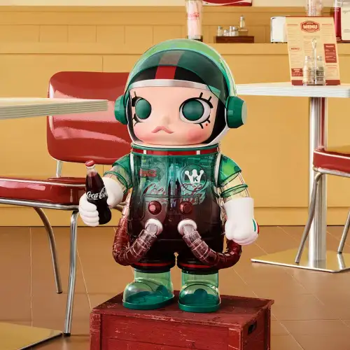 MEGA SPACE MOLLY 1000% Iconic Coca-Cola